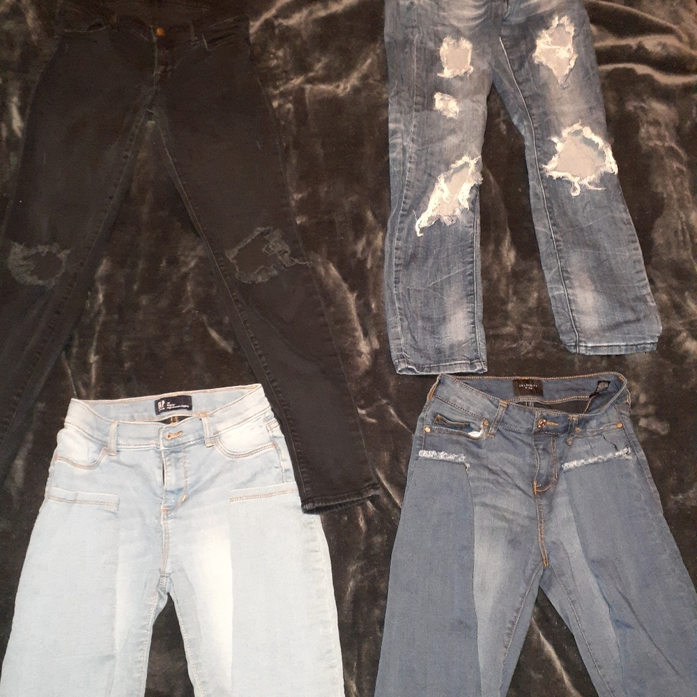 Very used juniors clothes lot, pre washed. PLEASE READ DESCRIPTION <3